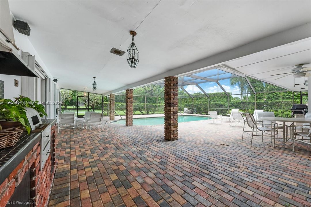 For Sale: $1,399,000 (3 beds, 3 baths, 2813 Square Feet)