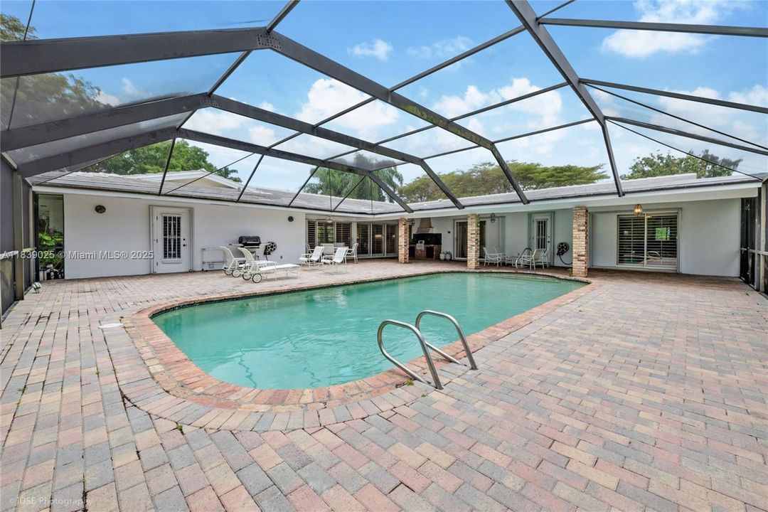 For Sale: $1,399,000 (3 beds, 3 baths, 2813 Square Feet)