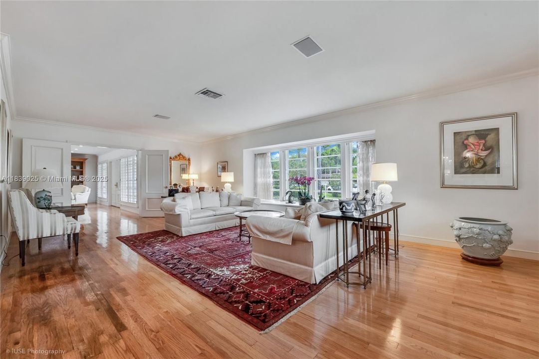 For Sale: $1,399,000 (3 beds, 3 baths, 2813 Square Feet)