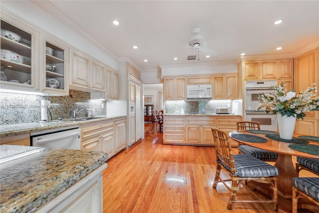 For Sale: $1,399,000 (3 beds, 3 baths, 2813 Square Feet)