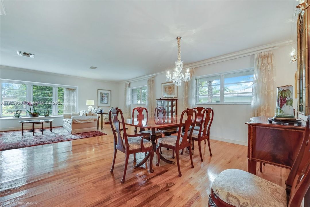 For Sale: $1,399,000 (3 beds, 3 baths, 2813 Square Feet)