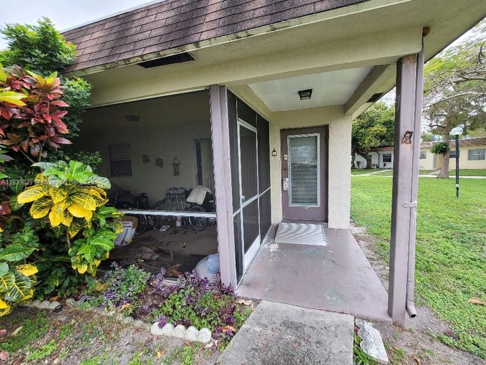 Active With Contract: $160,000 (2 beds, 2 baths, 1008 Square Feet)