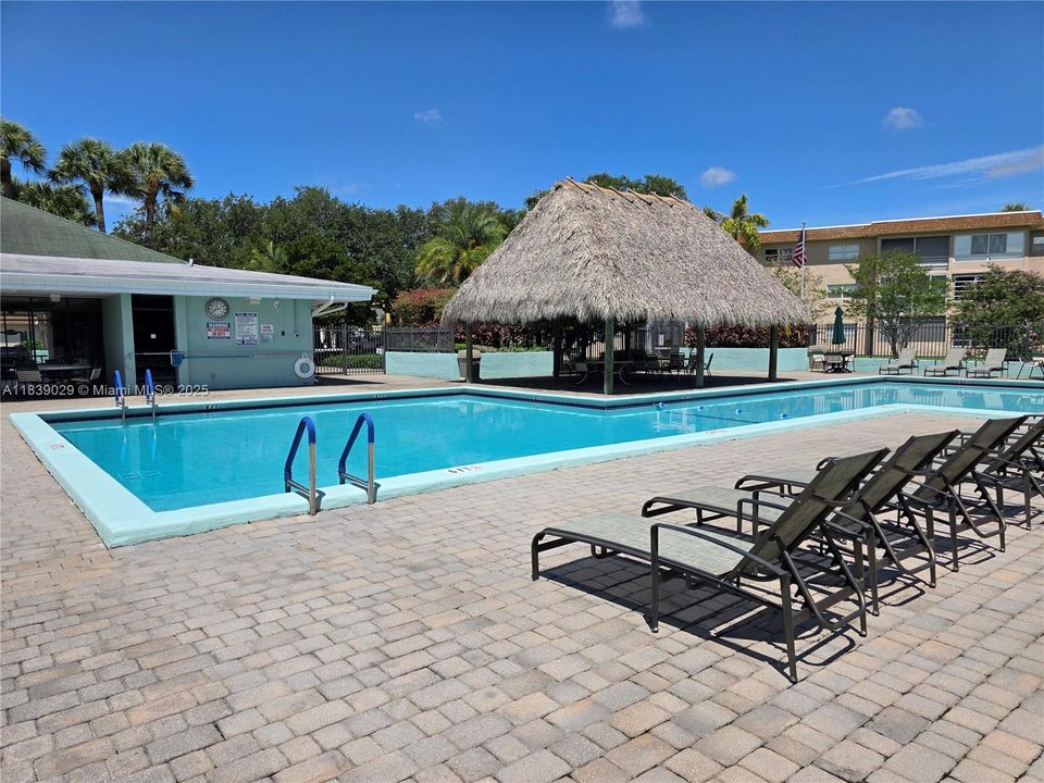 Active With Contract: $160,000 (2 beds, 2 baths, 1008 Square Feet)