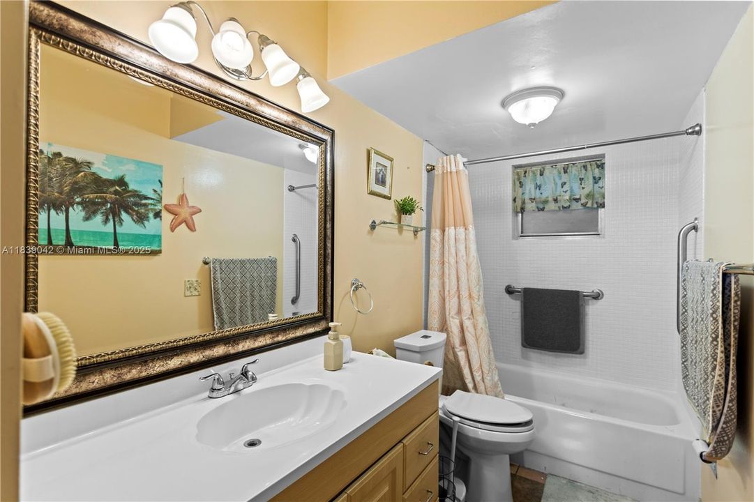 For Sale: $239,000 (1 beds, 1 baths, 850 Square Feet)
