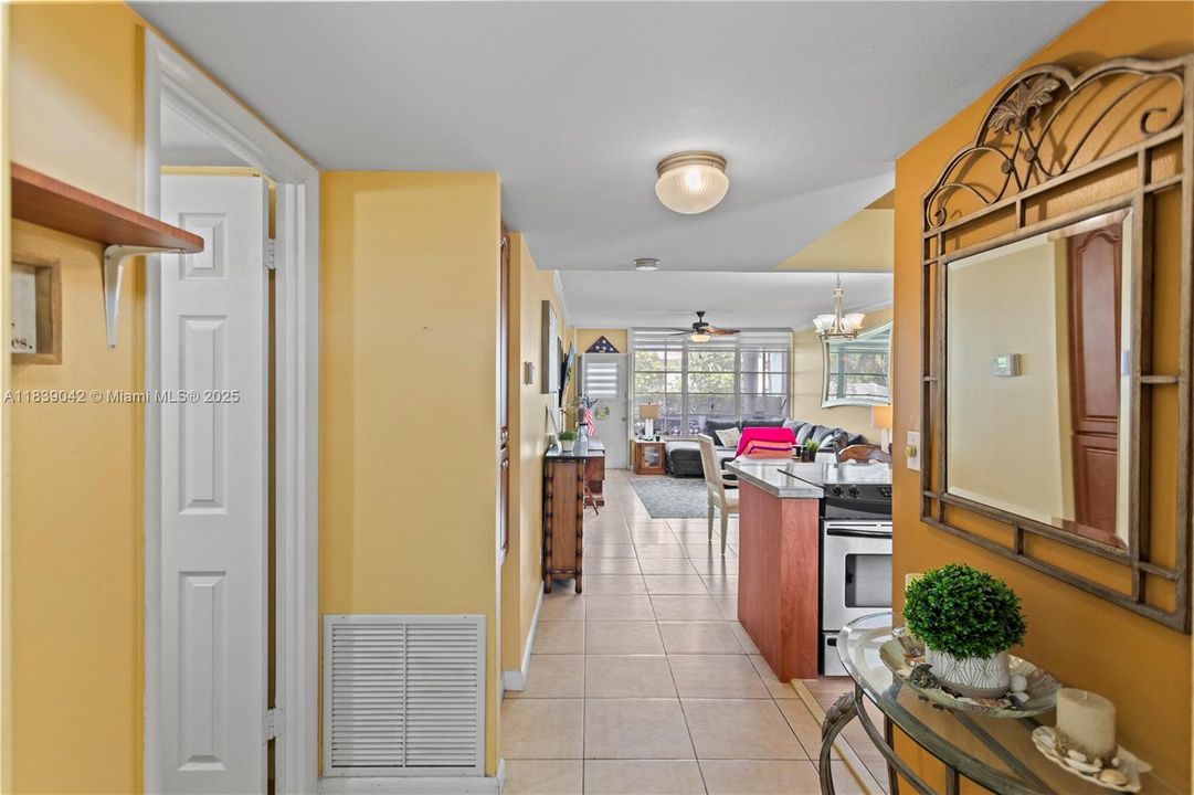 For Sale: $239,000 (1 beds, 1 baths, 850 Square Feet)