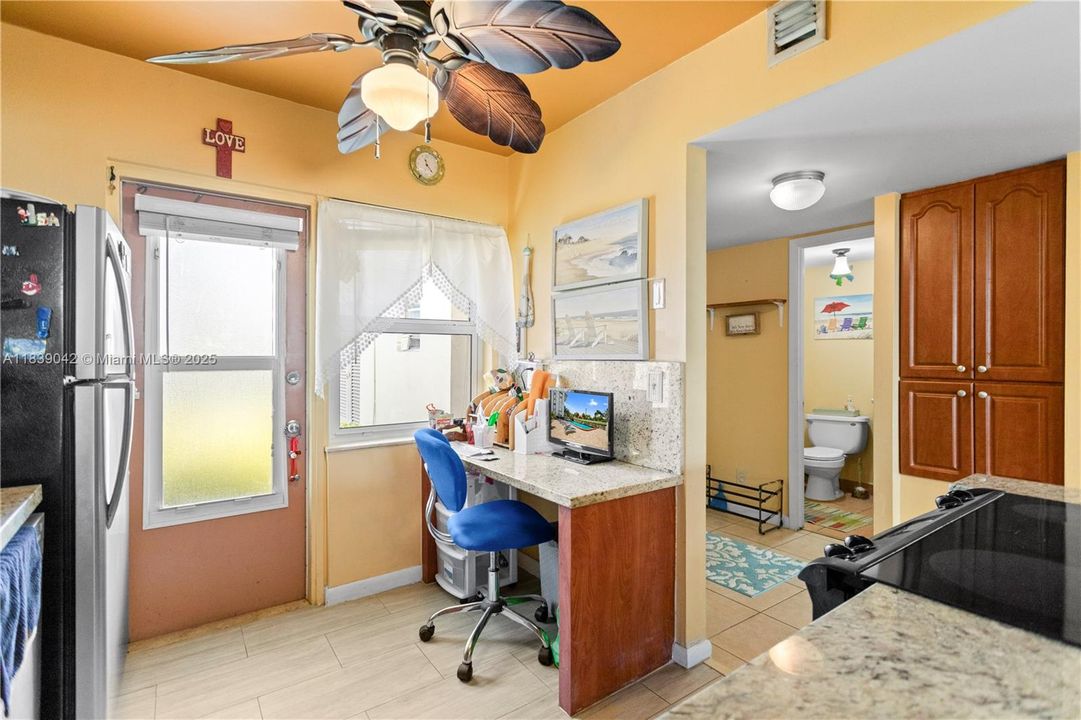 For Sale: $239,000 (1 beds, 1 baths, 850 Square Feet)