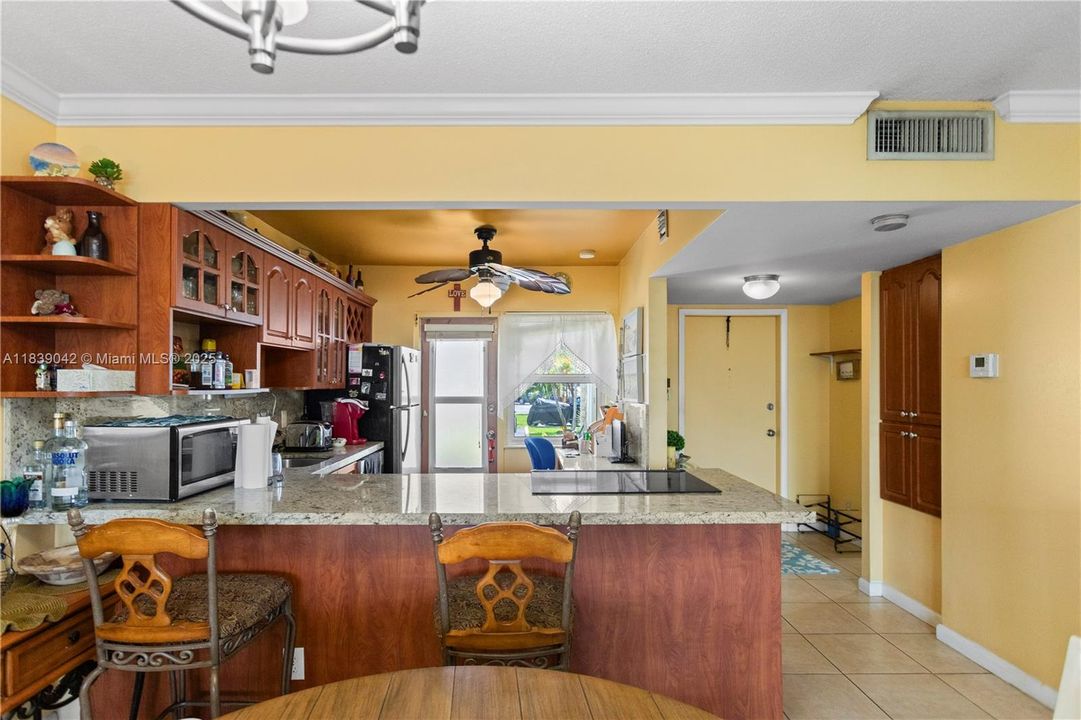 For Sale: $239,000 (1 beds, 1 baths, 850 Square Feet)