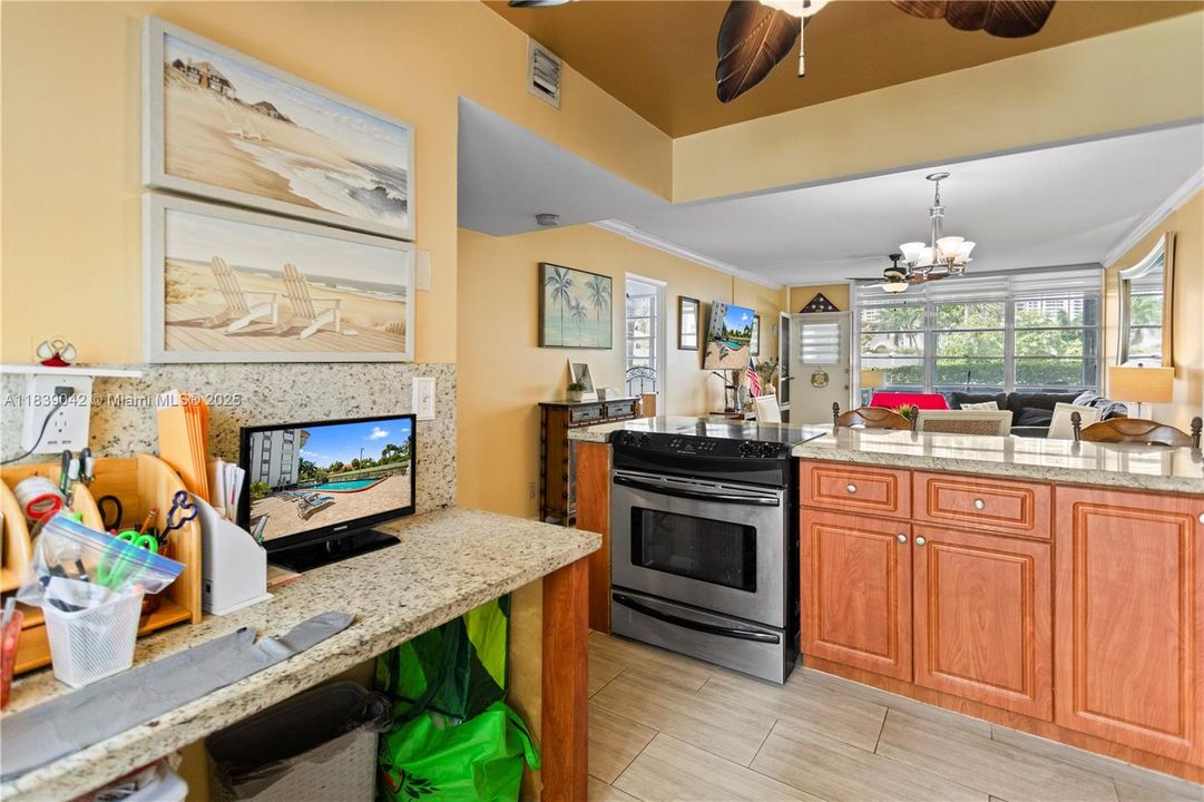 For Sale: $239,000 (1 beds, 1 baths, 850 Square Feet)