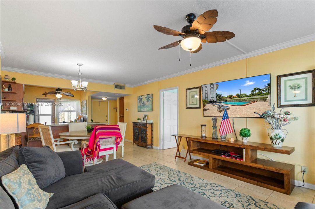 For Sale: $239,000 (1 beds, 1 baths, 850 Square Feet)