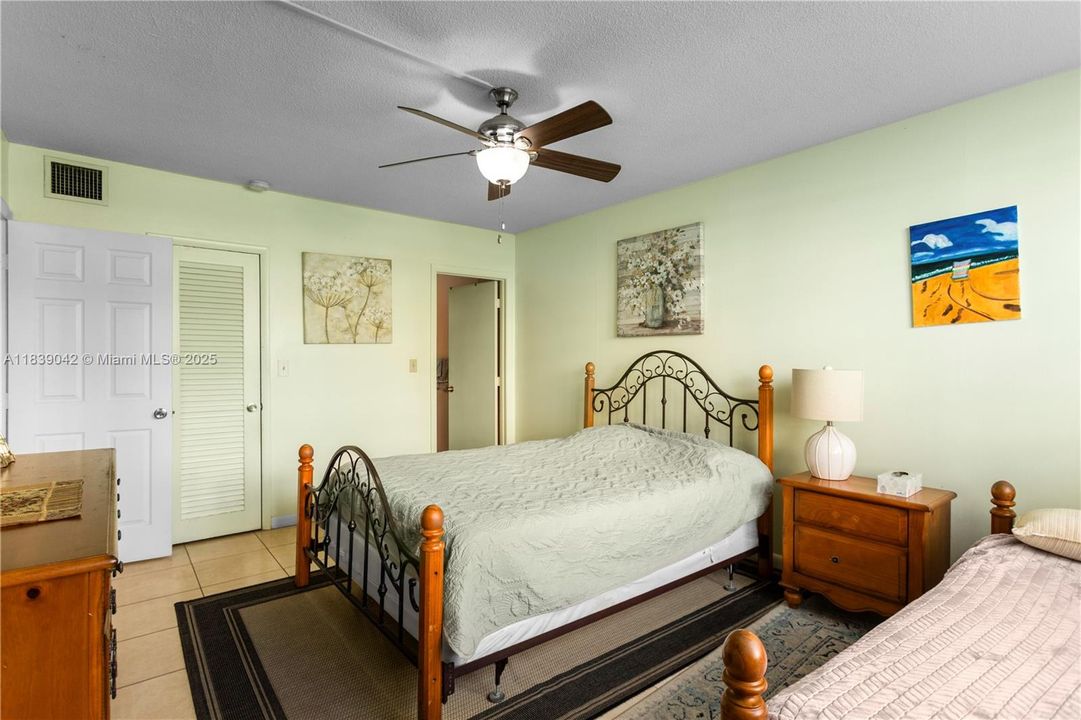 For Sale: $239,000 (1 beds, 1 baths, 850 Square Feet)