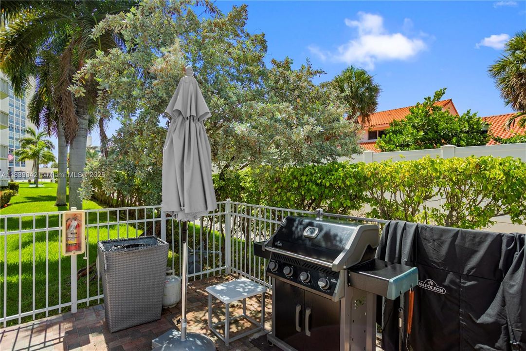 For Sale: $239,000 (1 beds, 1 baths, 850 Square Feet)