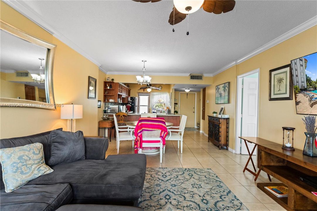 For Sale: $239,000 (1 beds, 1 baths, 850 Square Feet)