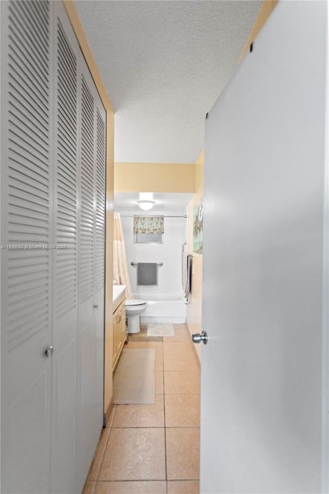 For Sale: $239,000 (1 beds, 1 baths, 850 Square Feet)
