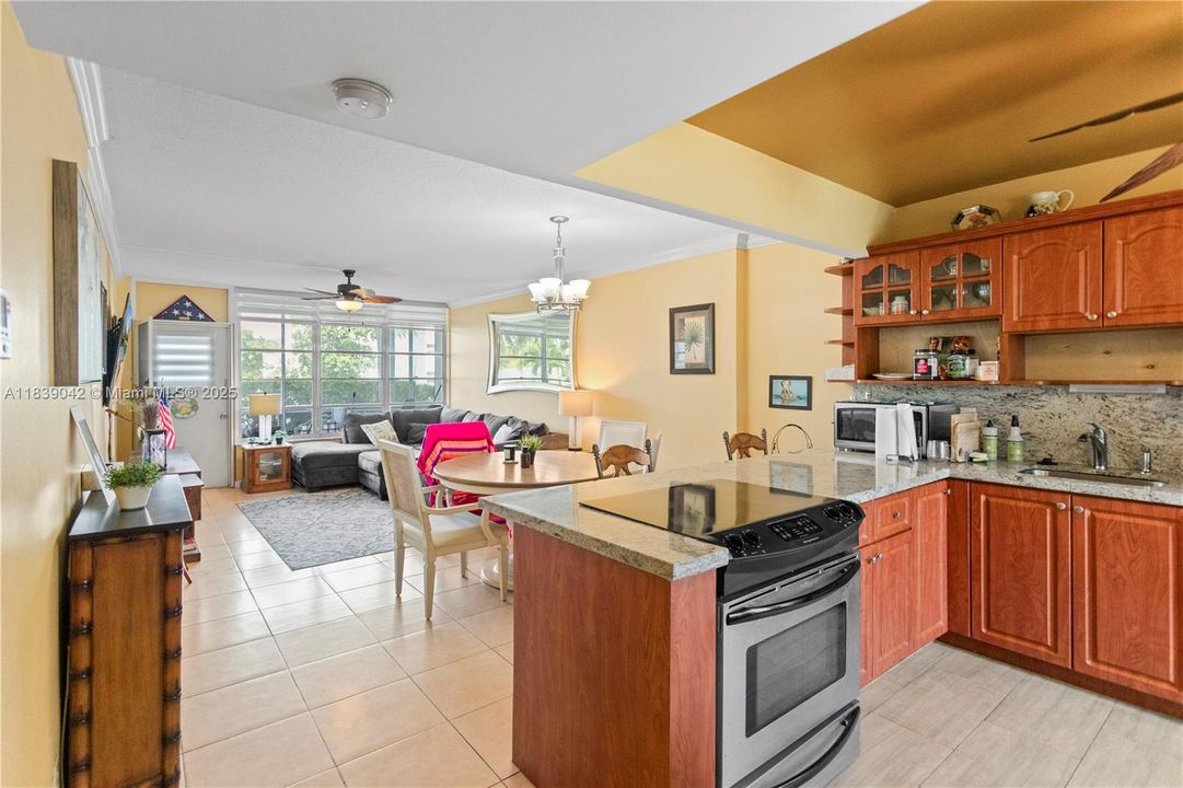 For Sale: $239,000 (1 beds, 1 baths, 850 Square Feet)