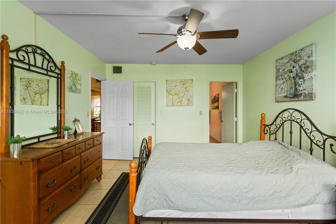 For Sale: $239,000 (1 beds, 1 baths, 850 Square Feet)