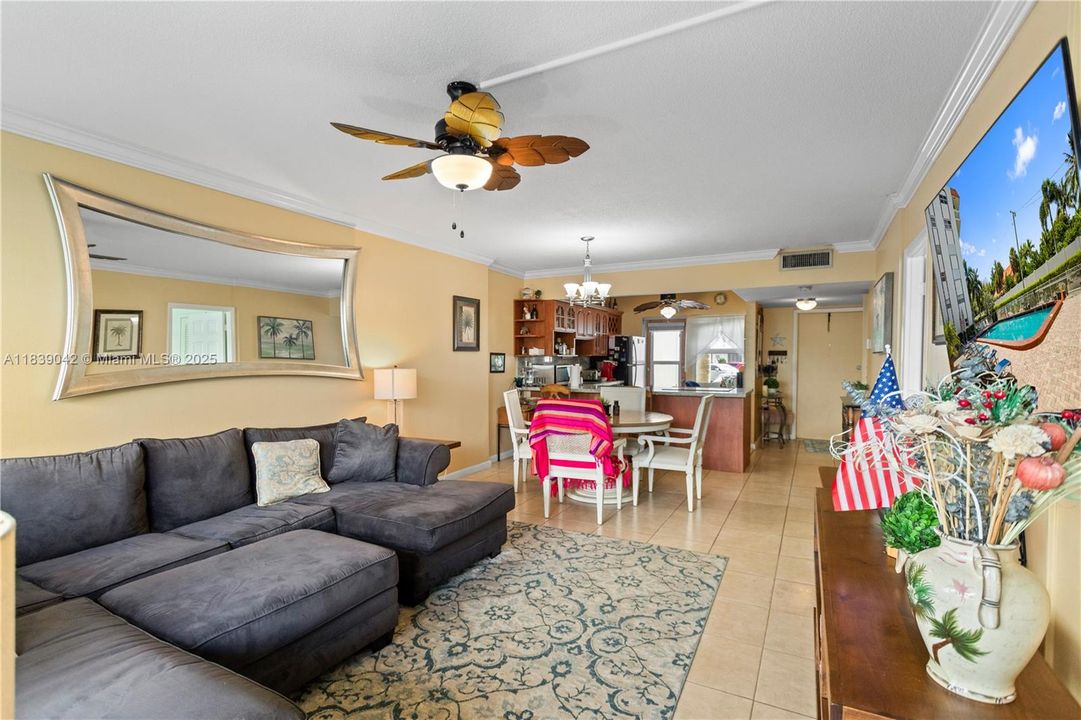 For Sale: $239,000 (1 beds, 1 baths, 850 Square Feet)