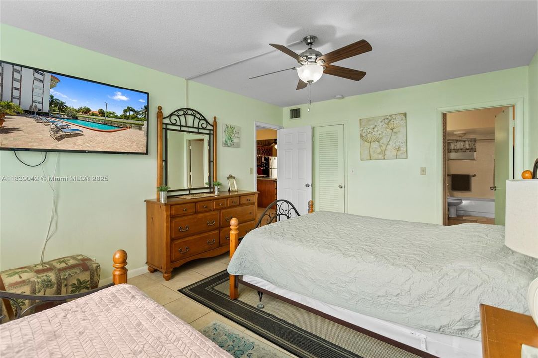 For Sale: $239,000 (1 beds, 1 baths, 850 Square Feet)