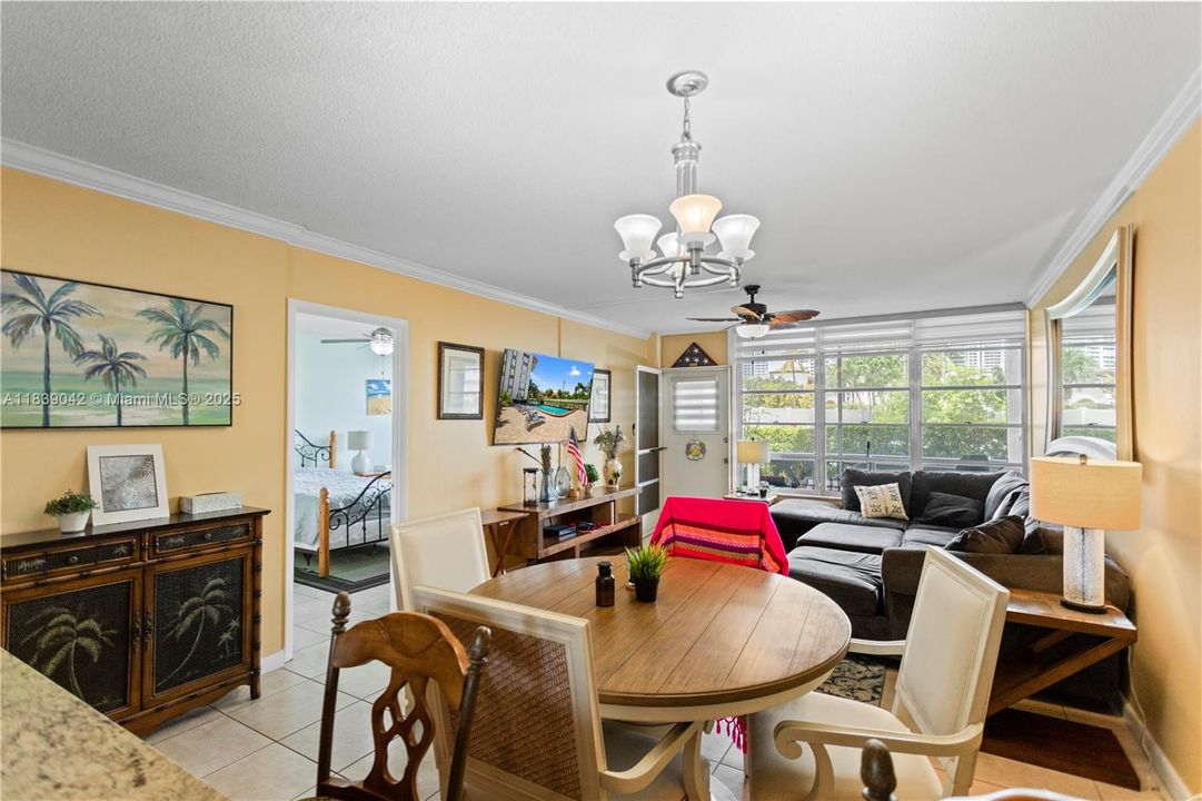 For Sale: $239,000 (1 beds, 1 baths, 850 Square Feet)