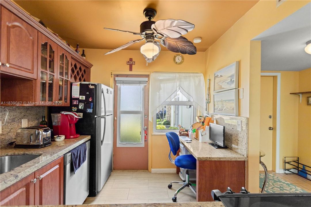 For Sale: $239,000 (1 beds, 1 baths, 850 Square Feet)