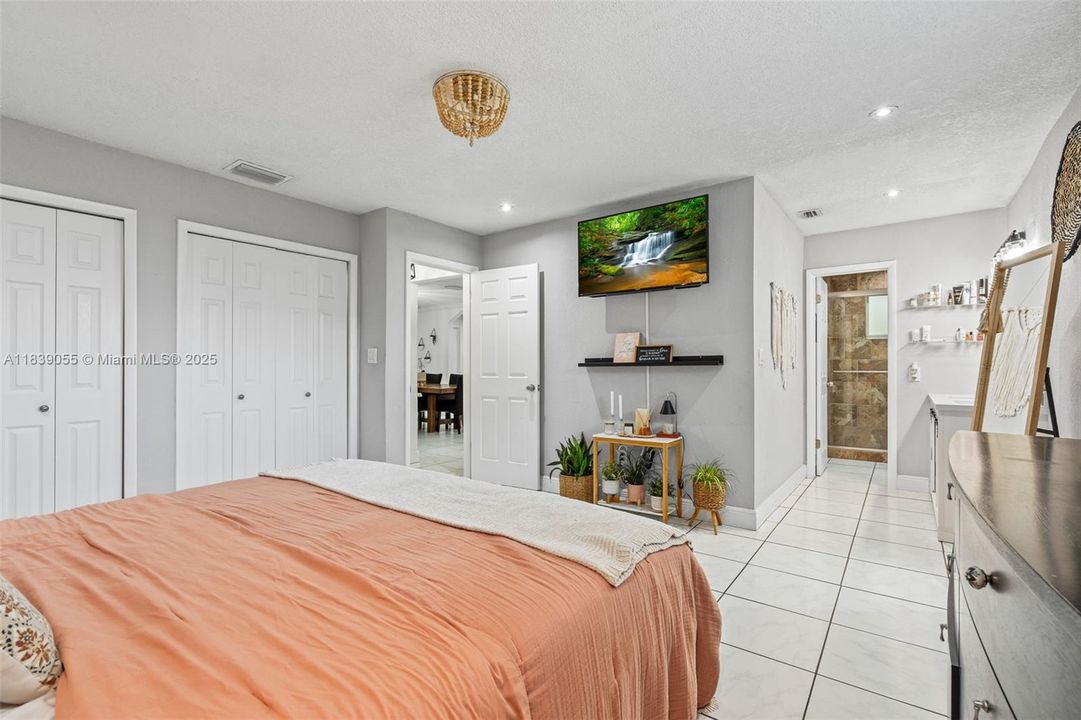 Vendido Recientemente: $899,000 (3 camas, 2 baños, 1746 Pies cuadrados)