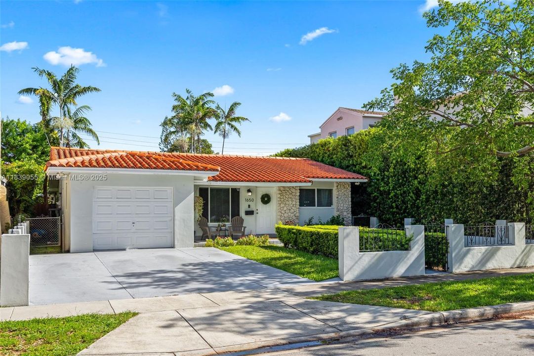 Vendido Recientemente: $899,000 (3 camas, 2 baños, 1746 Pies cuadrados)