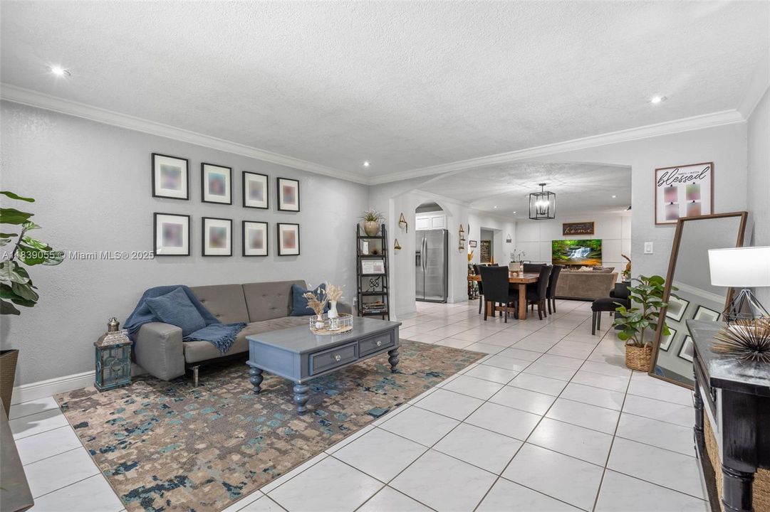 Vendido Recientemente: $899,000 (3 camas, 2 baños, 1746 Pies cuadrados)