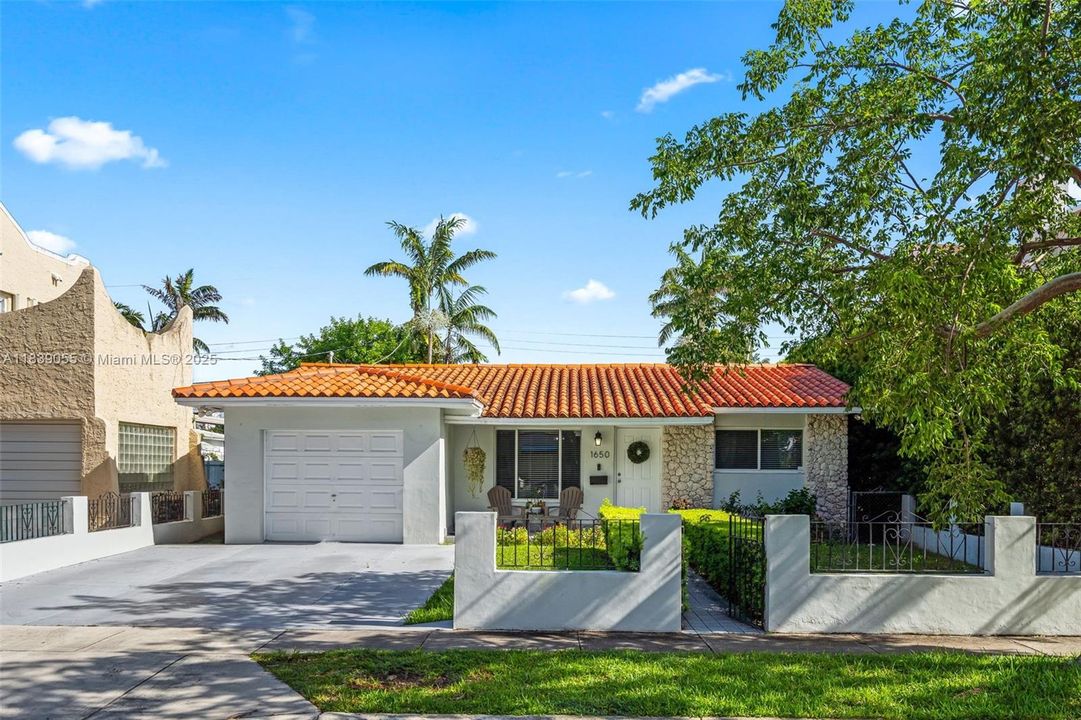 Vendido Recientemente: $899,000 (3 camas, 2 baños, 1746 Pies cuadrados)