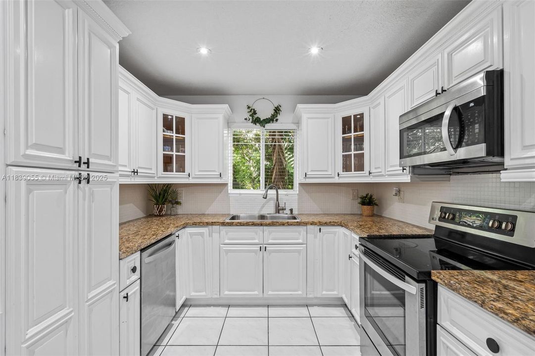 Vendido Recientemente: $899,000 (3 camas, 2 baños, 1746 Pies cuadrados)