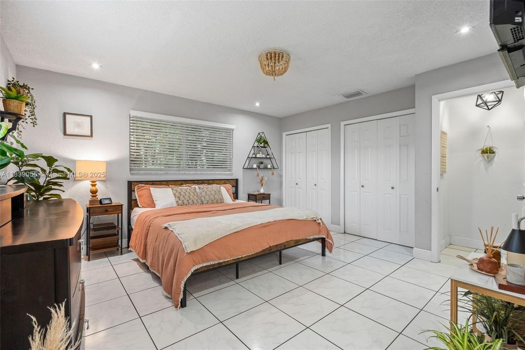 Vendido Recientemente: $899,000 (3 camas, 2 baños, 1746 Pies cuadrados)