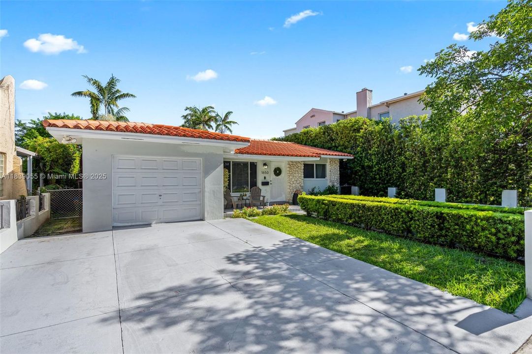 Vendido Recientemente: $899,000 (3 camas, 2 baños, 1746 Pies cuadrados)