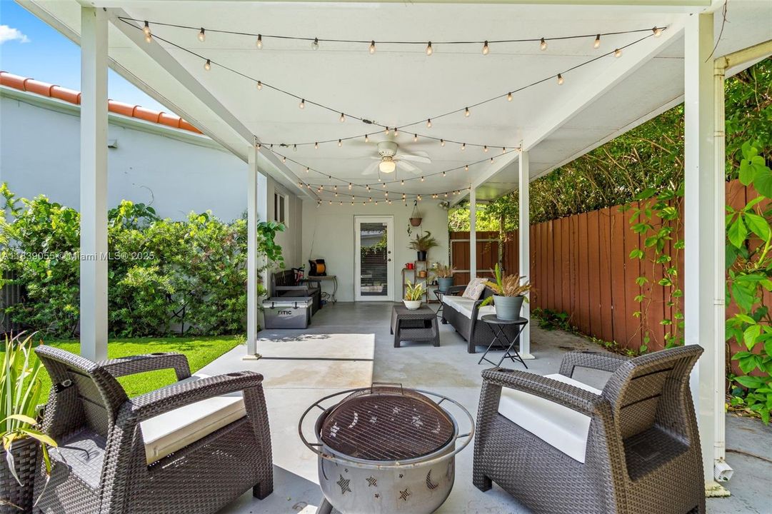 Vendido Recientemente: $899,000 (3 camas, 2 baños, 1746 Pies cuadrados)