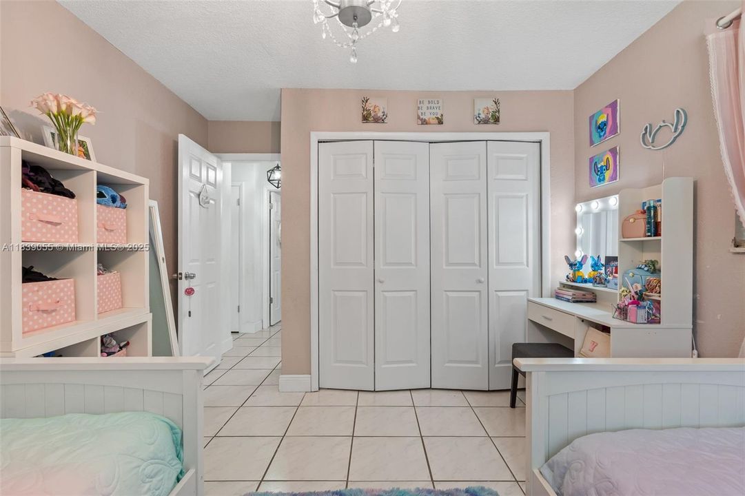 Vendido Recientemente: $899,000 (3 camas, 2 baños, 1746 Pies cuadrados)