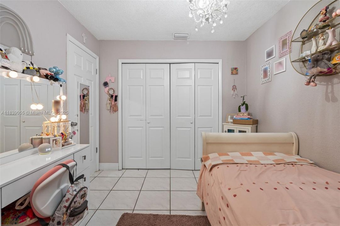 Vendido Recientemente: $899,000 (3 camas, 2 baños, 1746 Pies cuadrados)