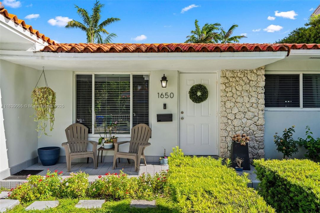 Vendido Recientemente: $899,000 (3 camas, 2 baños, 1746 Pies cuadrados)