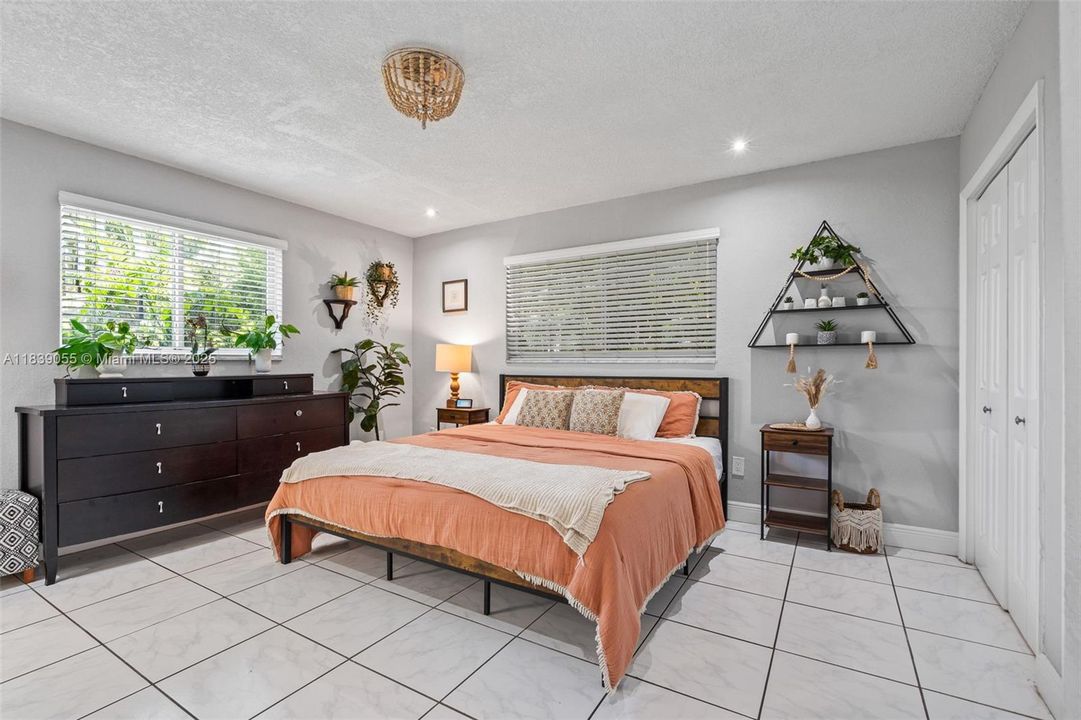 Vendido Recientemente: $899,000 (3 camas, 2 baños, 1746 Pies cuadrados)