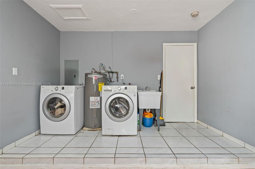 Vendido Recientemente: $899,000 (3 camas, 2 baños, 1746 Pies cuadrados)