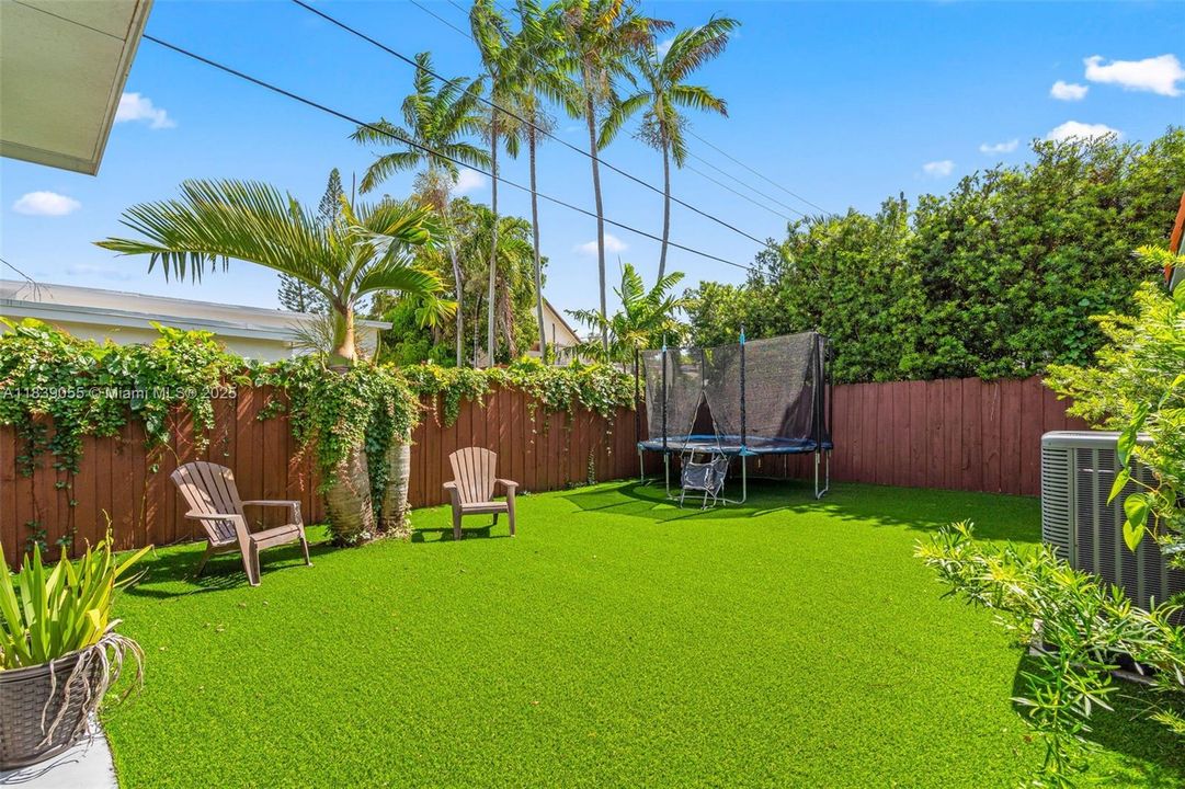 Vendido Recientemente: $899,000 (3 camas, 2 baños, 1746 Pies cuadrados)