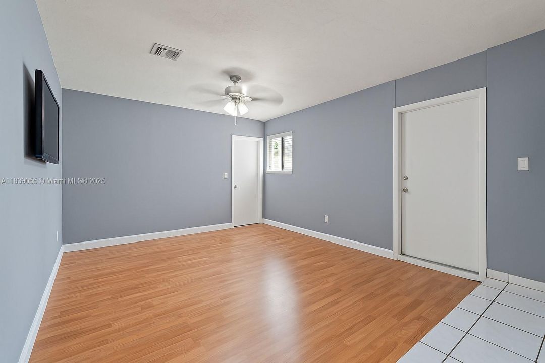 Vendido Recientemente: $899,000 (3 camas, 2 baños, 1746 Pies cuadrados)