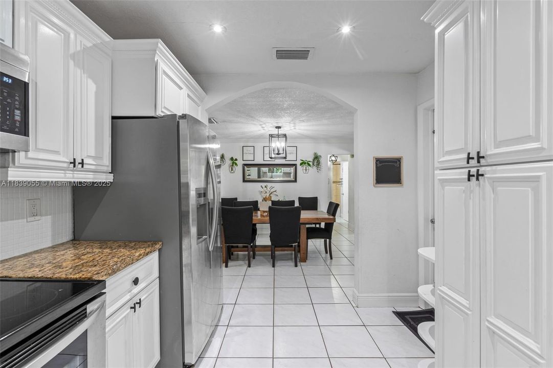 Vendido Recientemente: $899,000 (3 camas, 2 baños, 1746 Pies cuadrados)