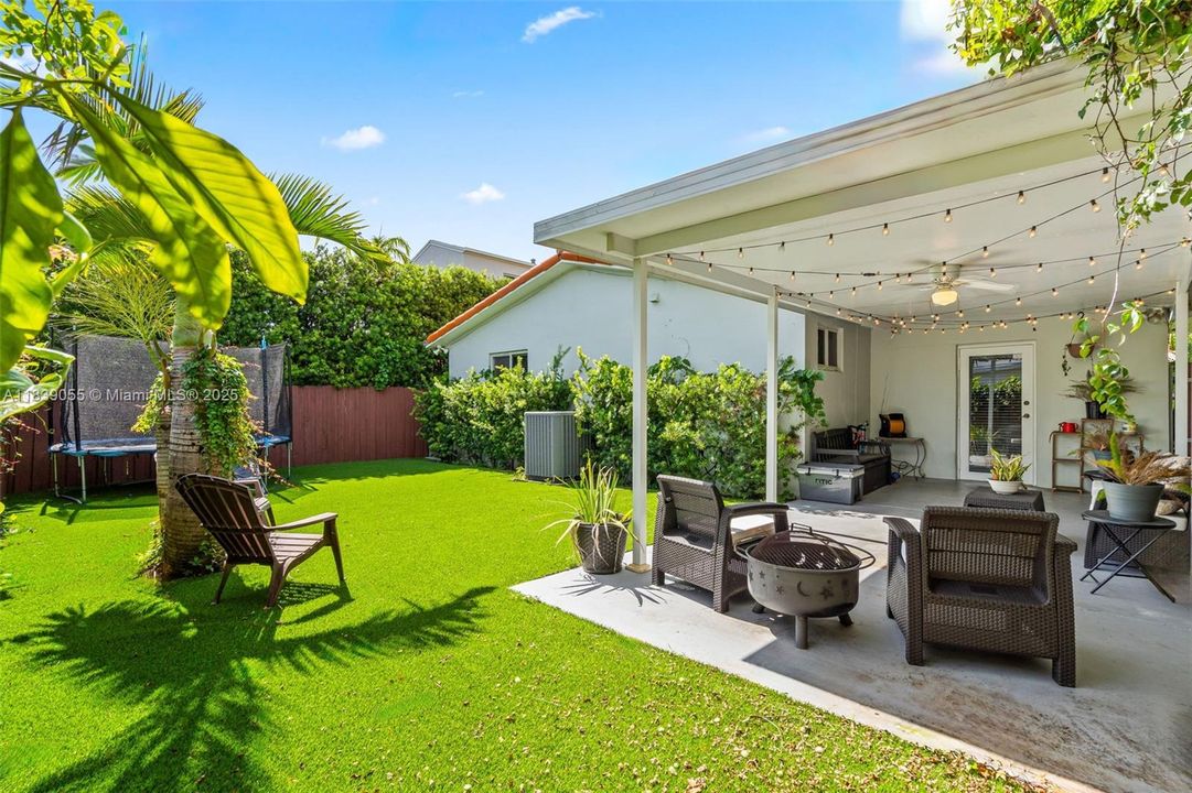 Vendido Recientemente: $899,000 (3 camas, 2 baños, 1746 Pies cuadrados)