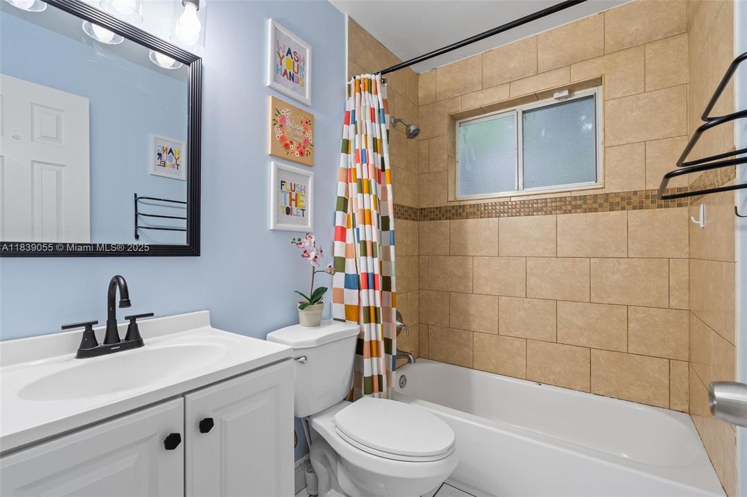 Vendido Recientemente: $899,000 (3 camas, 2 baños, 1746 Pies cuadrados)