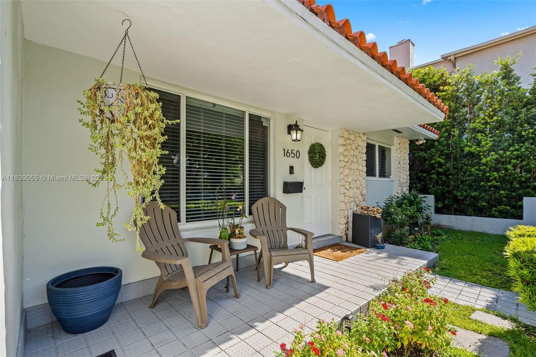 Vendido Recientemente: $899,000 (3 camas, 2 baños, 1746 Pies cuadrados)