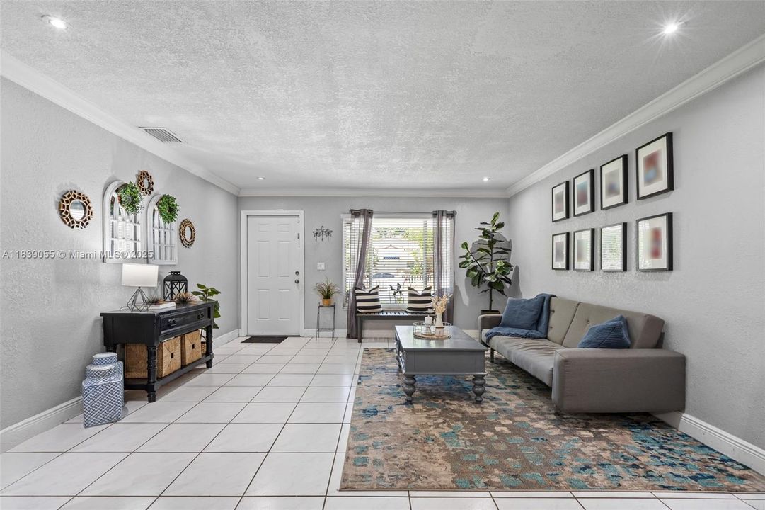 Vendido Recientemente: $899,000 (3 camas, 2 baños, 1746 Pies cuadrados)