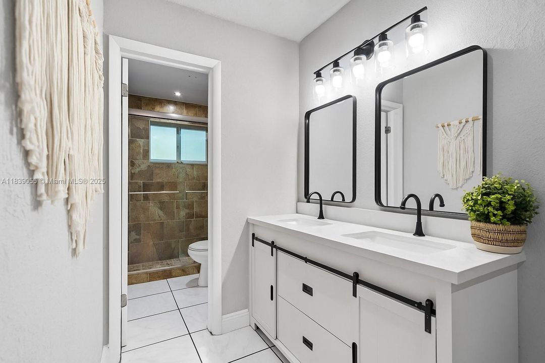 Vendido Recientemente: $899,000 (3 camas, 2 baños, 1746 Pies cuadrados)