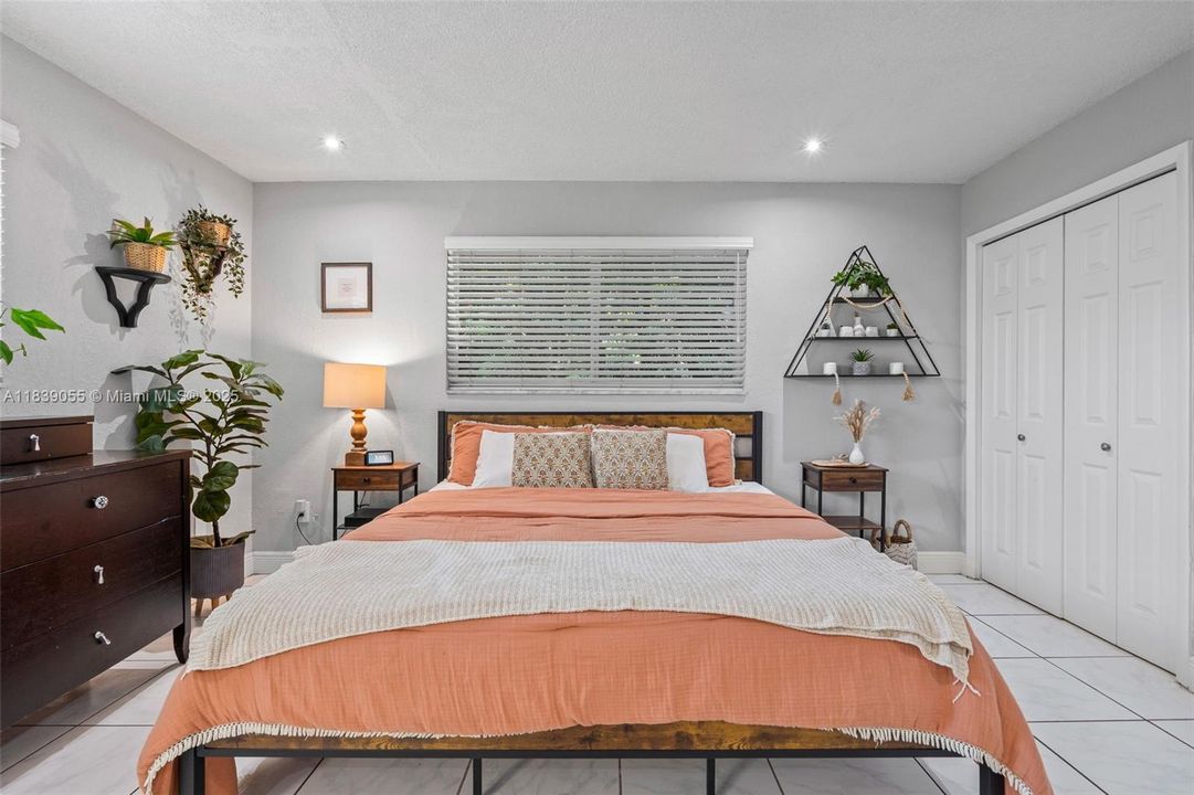 Vendido Recientemente: $899,000 (3 camas, 2 baños, 1746 Pies cuadrados)