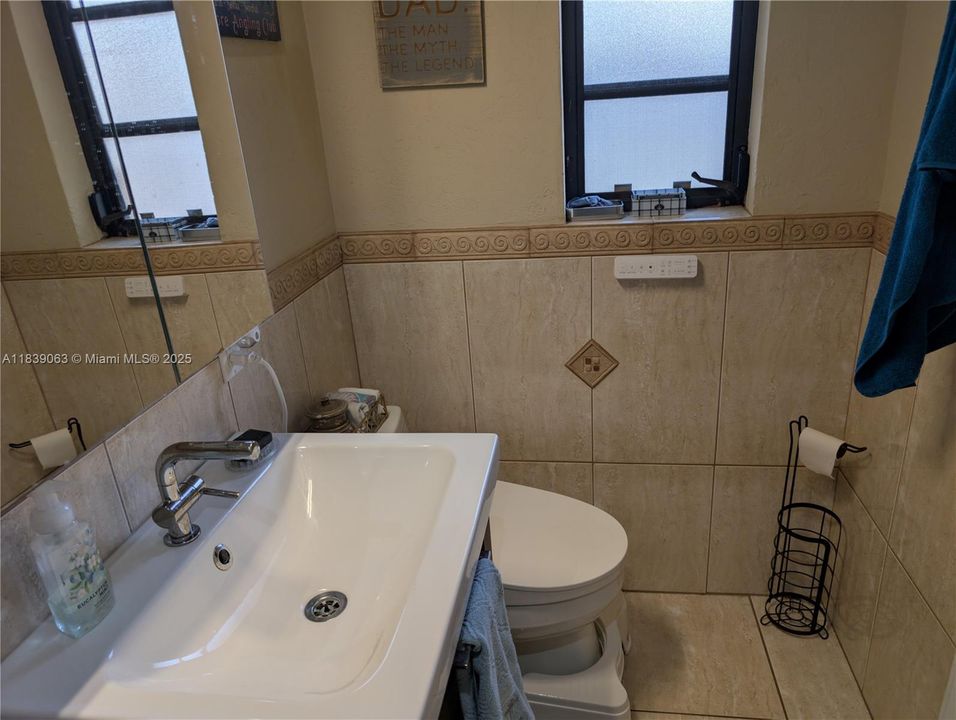 En Venta: $799,000 (2 camas, 2 baños, 1424 Pies cuadrados)