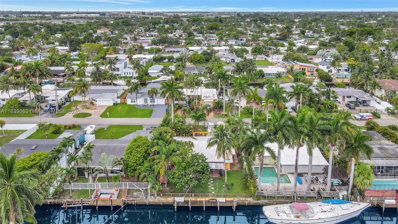 En Venta: $799,000 (2 camas, 2 baños, 1424 Pies cuadrados)