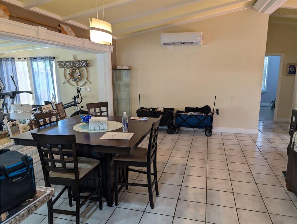 En Venta: $799,000 (2 camas, 2 baños, 1424 Pies cuadrados)
