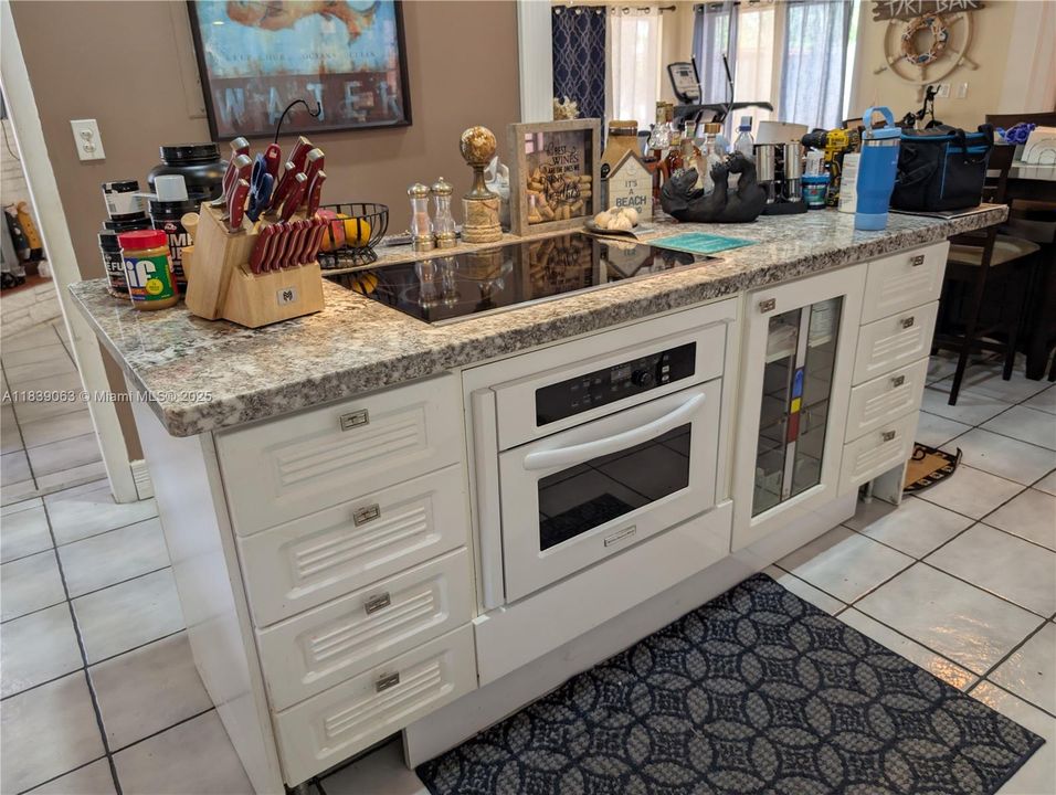 En Venta: $799,000 (2 camas, 2 baños, 1424 Pies cuadrados)