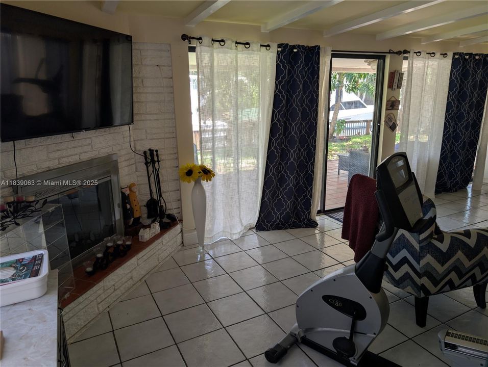 En Venta: $799,000 (2 camas, 2 baños, 1424 Pies cuadrados)